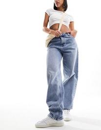 Calvin Klein Jeans baggy jeans in light wash v akcii za 111,99€ v asos