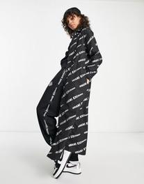 Armani Exchange logo print trench coat in black v akcii za 182€ v asos