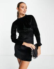 French Connection ruched mini dress in black velvet v akcii za 41,5€ v asos