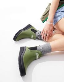 Barbour x ASOS Clifton wedge chelsea wellington boots in pesto green v akcii za 87,99€ v asos
