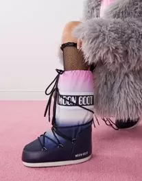 Moonboot Icon high in pink and blue v akcii za 195€ v asos