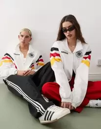 Adidas Originals Germany 1996 track top in white and black v akcii za 90€ v asos