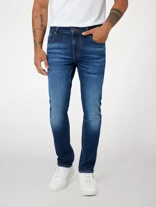 Miami skinny denim pant v akcii za 99€ v Guess