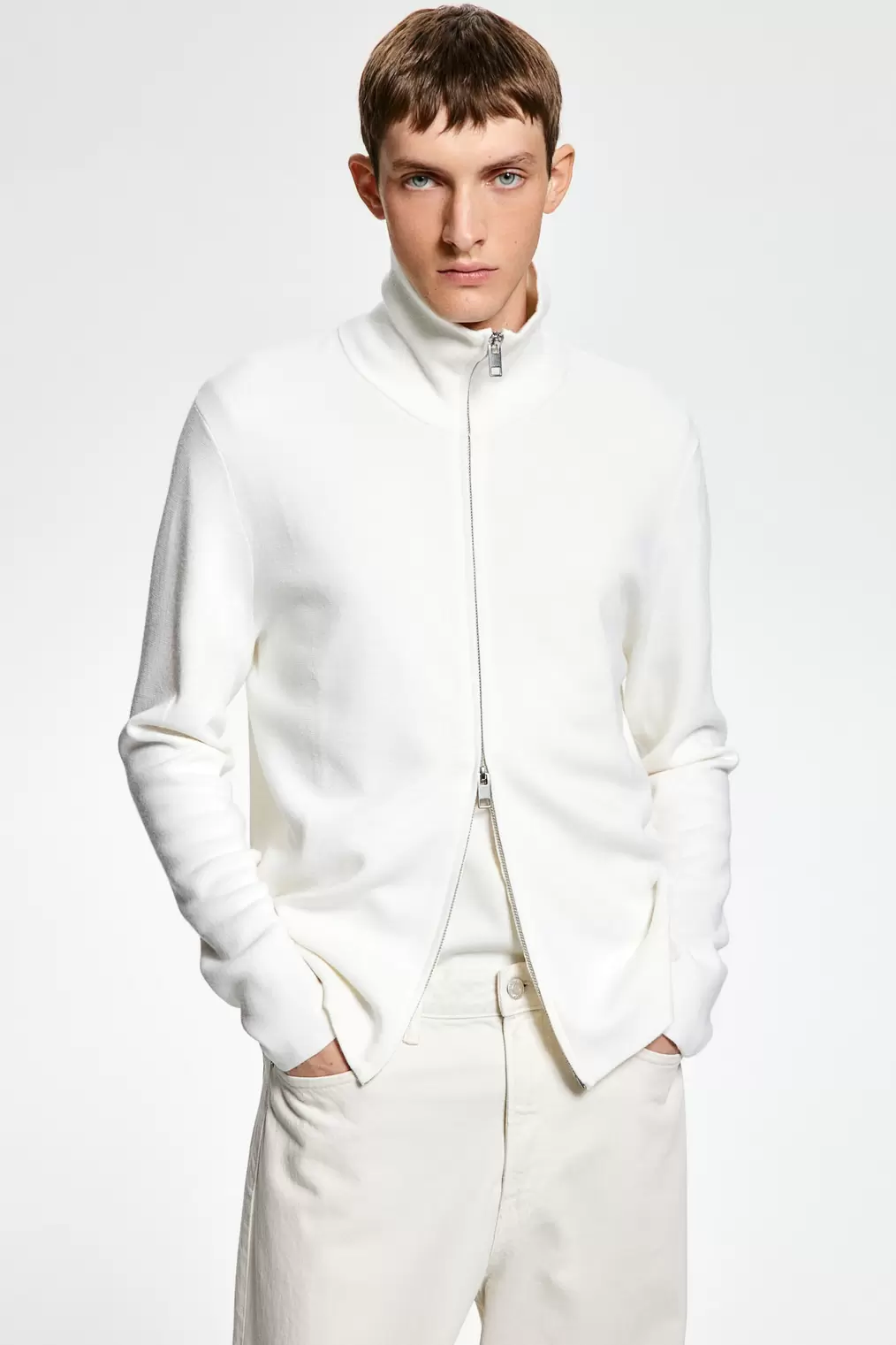 Sveter so zapínaním na zips v akcii za 34,99€ v H&M