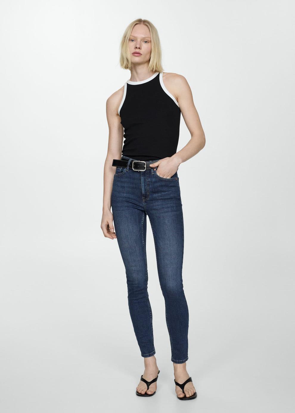High-rise skinny jeans v akcii za 22,99€ v Mango