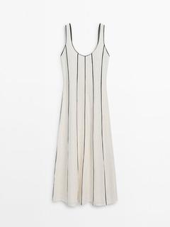 Dvojtónové šaty na ramienka z ľanovej zmesi v akcii za 129€ v Massimo Dutti