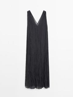 Plisované šaty s výstrihom do V v akcii za 99,95€ v Massimo Dutti