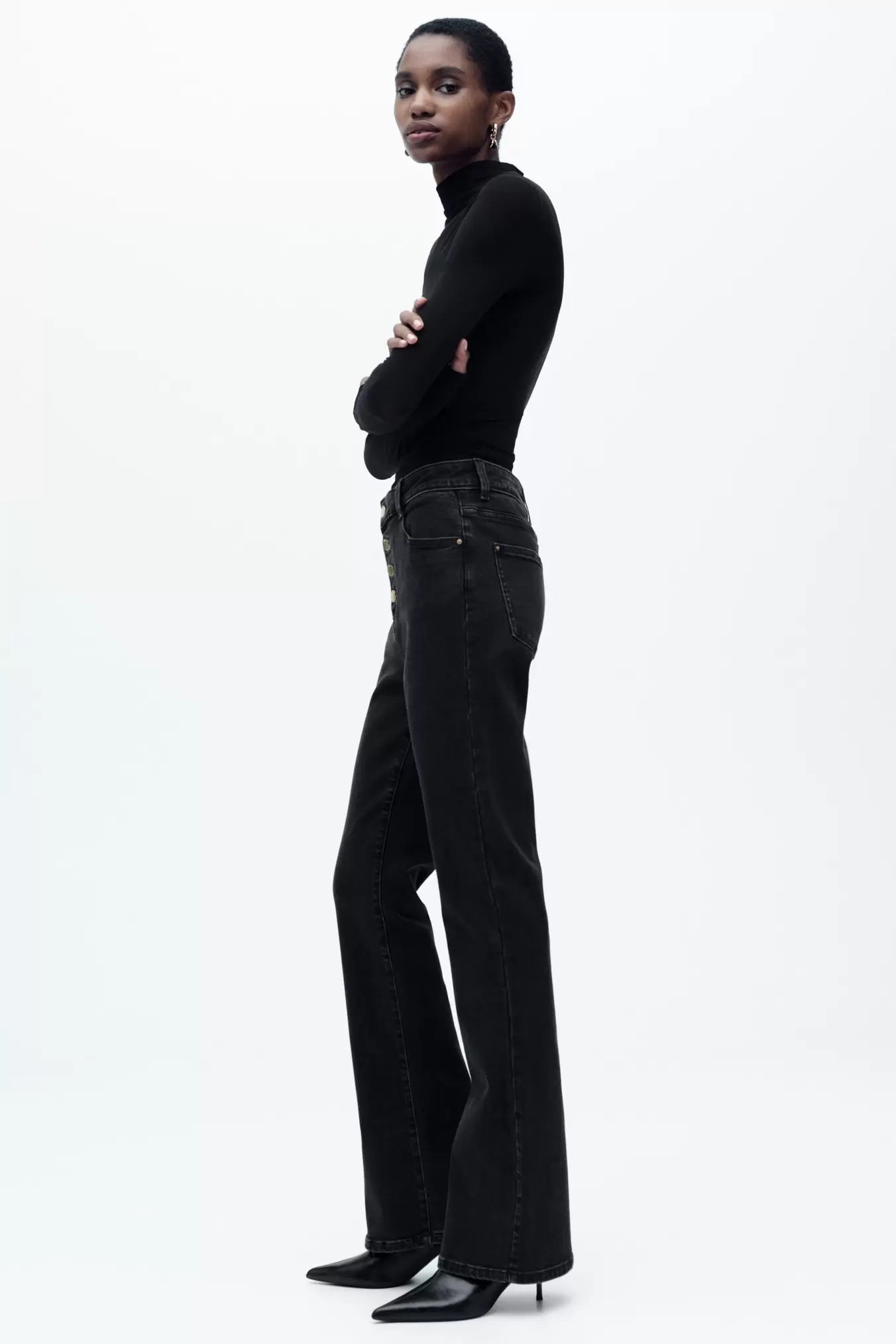 Z1975 FLARE HIGH-WAIST DŽÍNSY v akcii za 25,95€ v ZARA